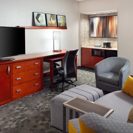 Courtyard By Marriott Ґрінсборо Екстер'єр фото