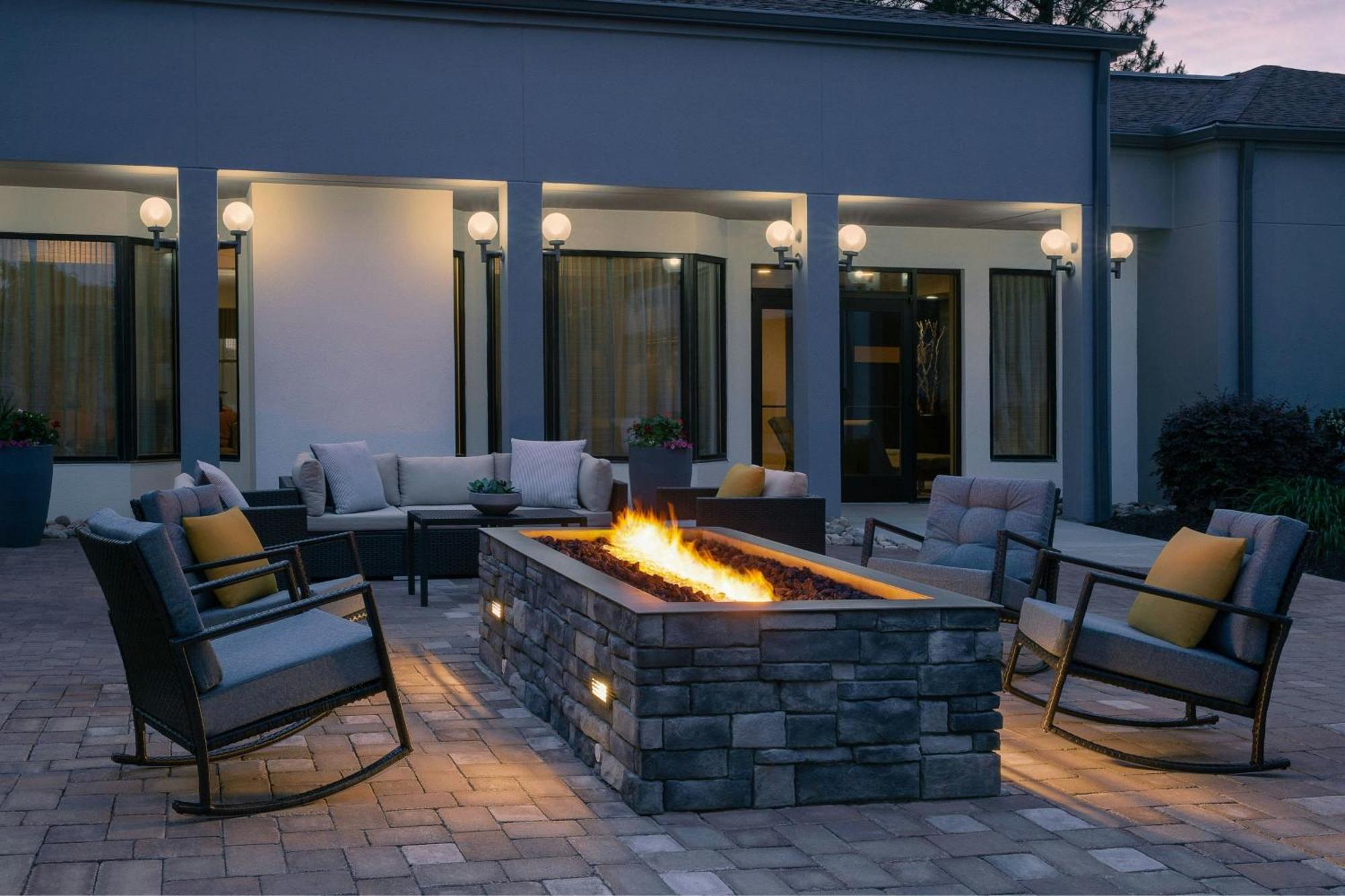 Courtyard By Marriott Ґрінсборо Екстер'єр фото