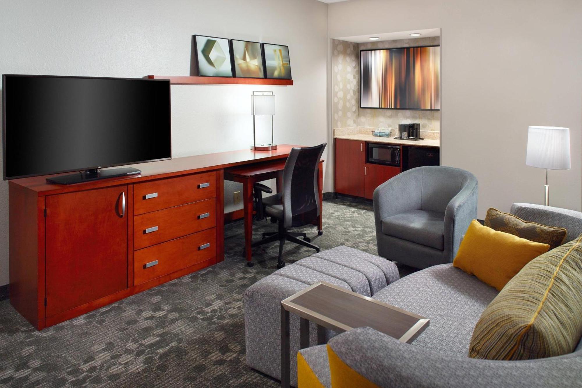 Courtyard By Marriott Ґрінсборо Екстер'єр фото