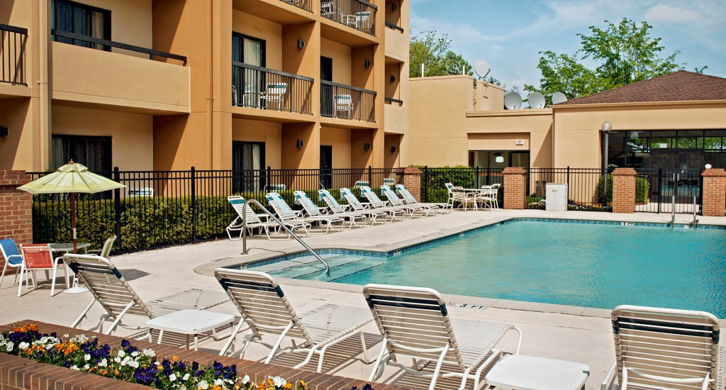 Courtyard By Marriott Ґрінсборо Екстер'єр фото